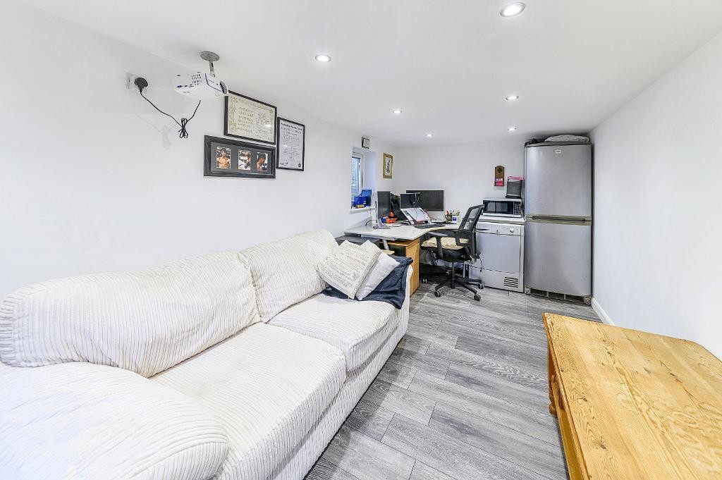 Images for Waveney Avenue, Bedford