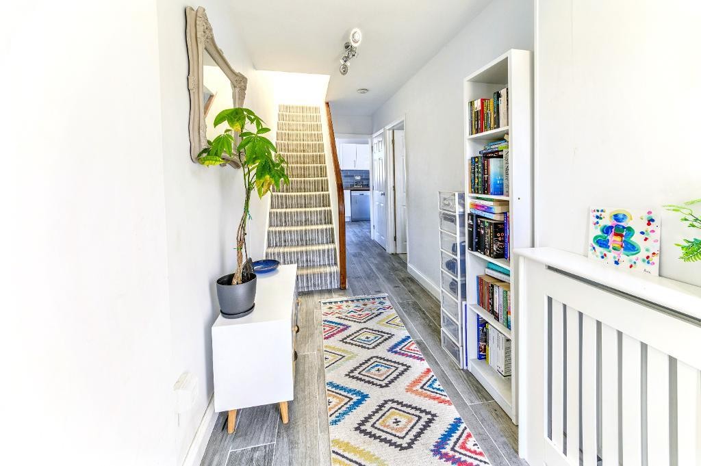 Images for Larkway, Bedford