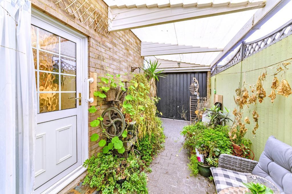 Images for Waveney Avenue, Bedford